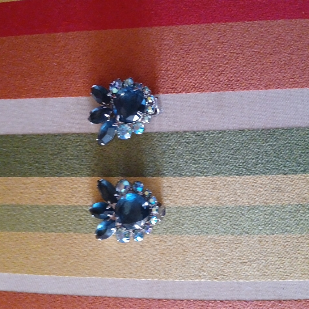 Clip earrings